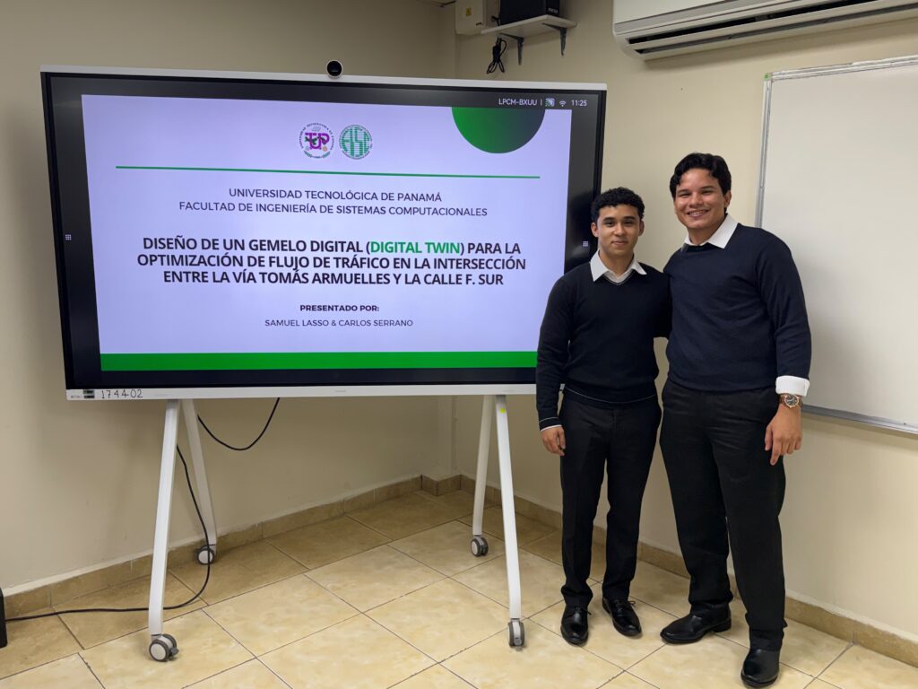 Miembros de GIII sustentan exitosamente su Trabajo de Graduación en optimización de tráfico vehicular